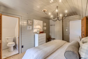 Master bedroom in vacation rental Lyon's Colorado