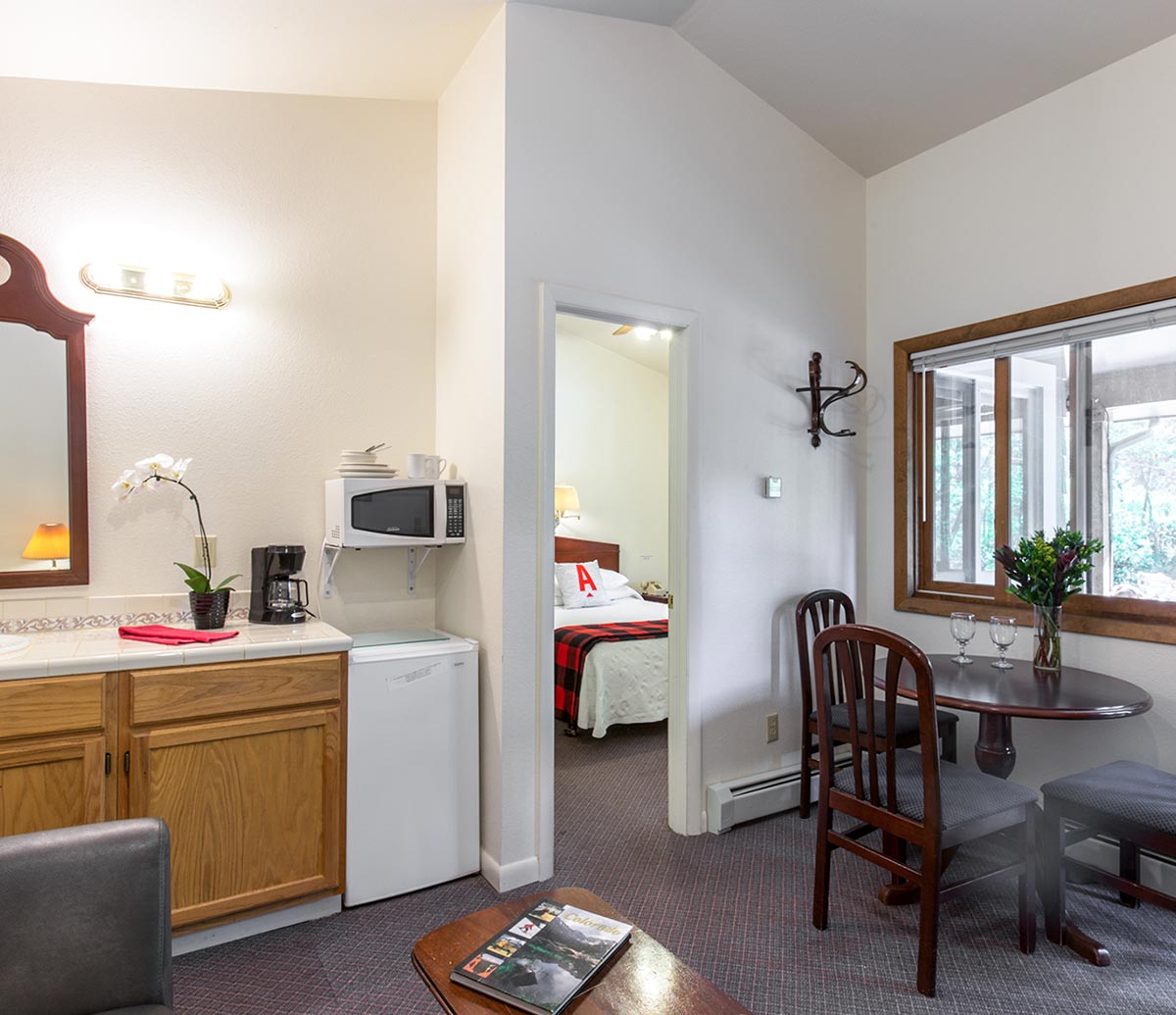 Deluxe Queen Suite ALodge